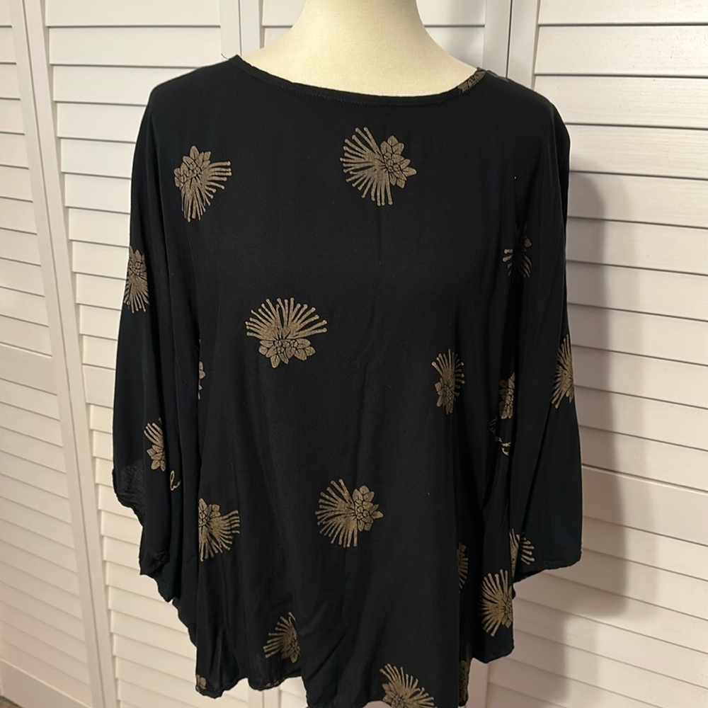 LIVING HULA Top